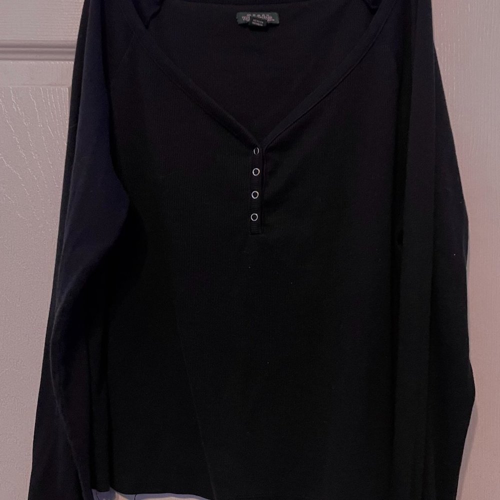 Wild Fable Black Long Sleeve V-neck w/ buttons in front